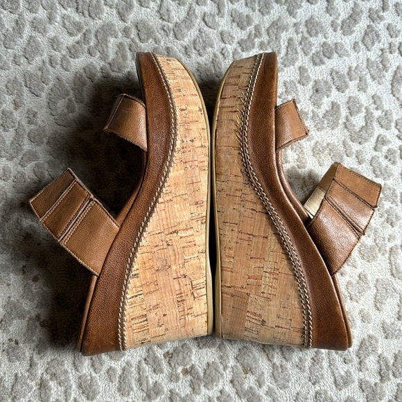 Stuart Weitzman Tan Leather Cork Wedge Sandals, size 8 - Picture 8 of 8